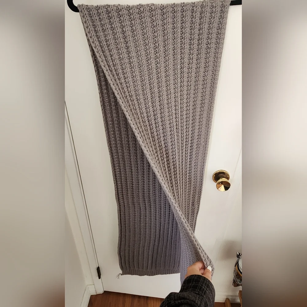 Gray Ribbed Knit Scarf - Picture 2 of 2
